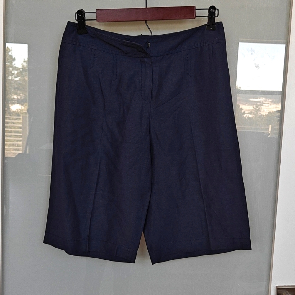 Escada Linen and Silk Navy Blue Shorts size 34